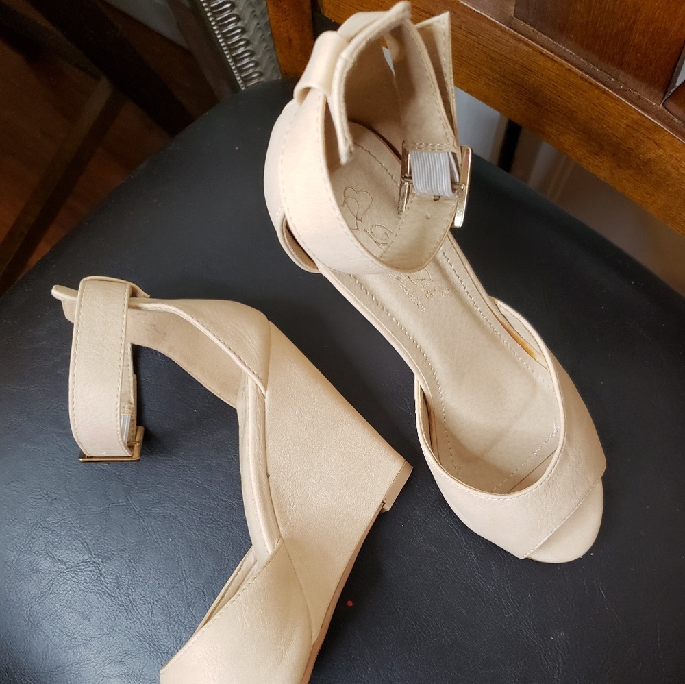 Heels - Picture 2 of 5